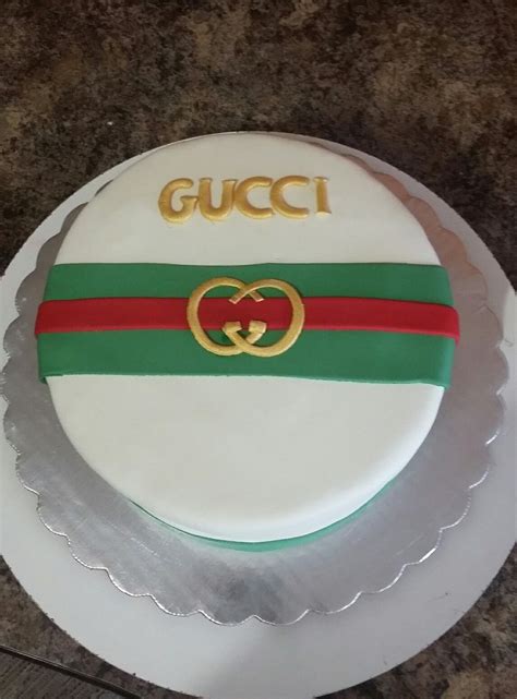 pastel gucci mujer